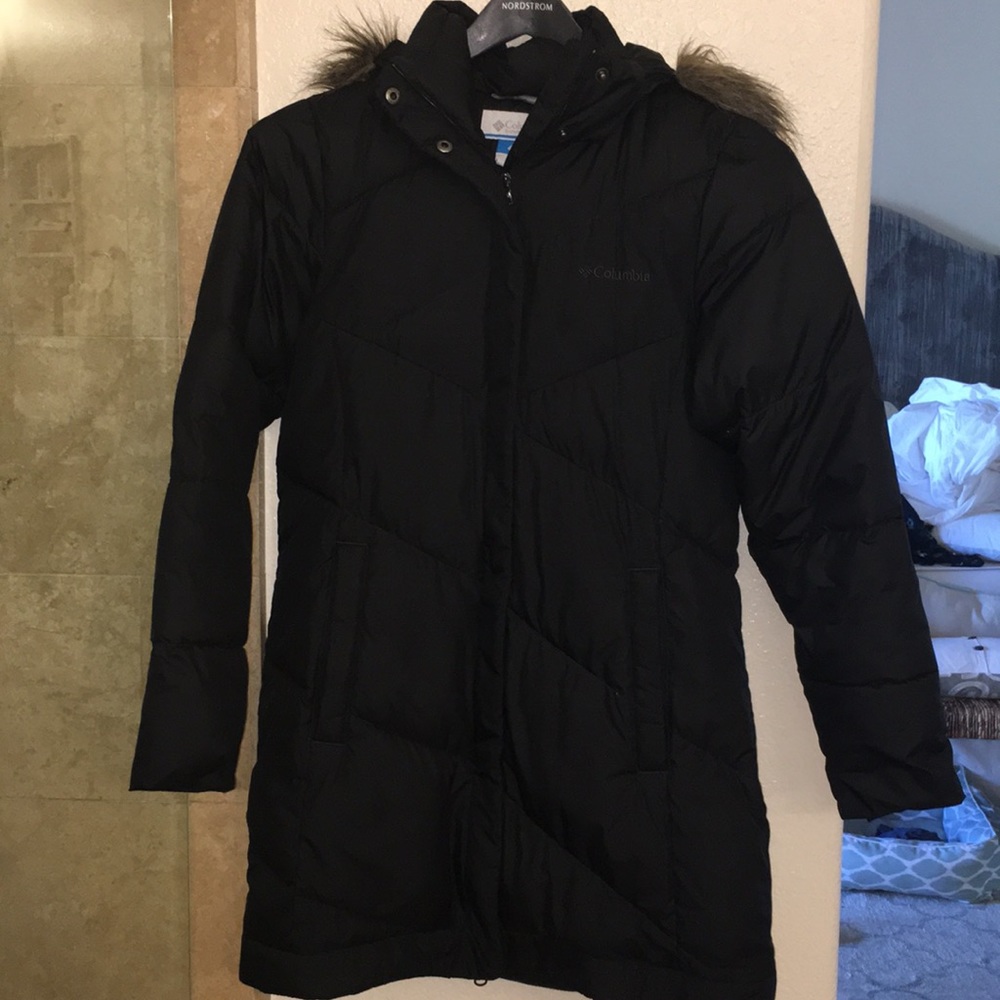 Women’s Columbia Faux Fur Coat size small